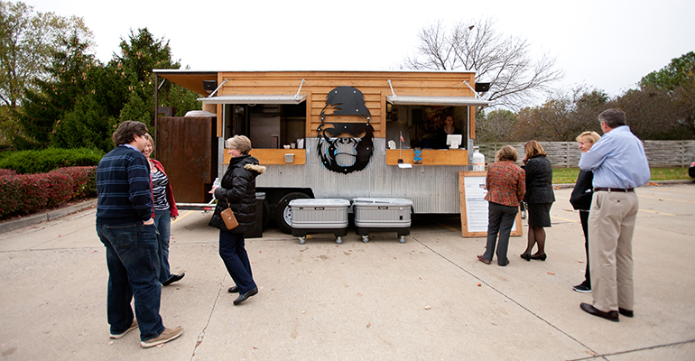 FoodTruck-GrillABrothers-exterior