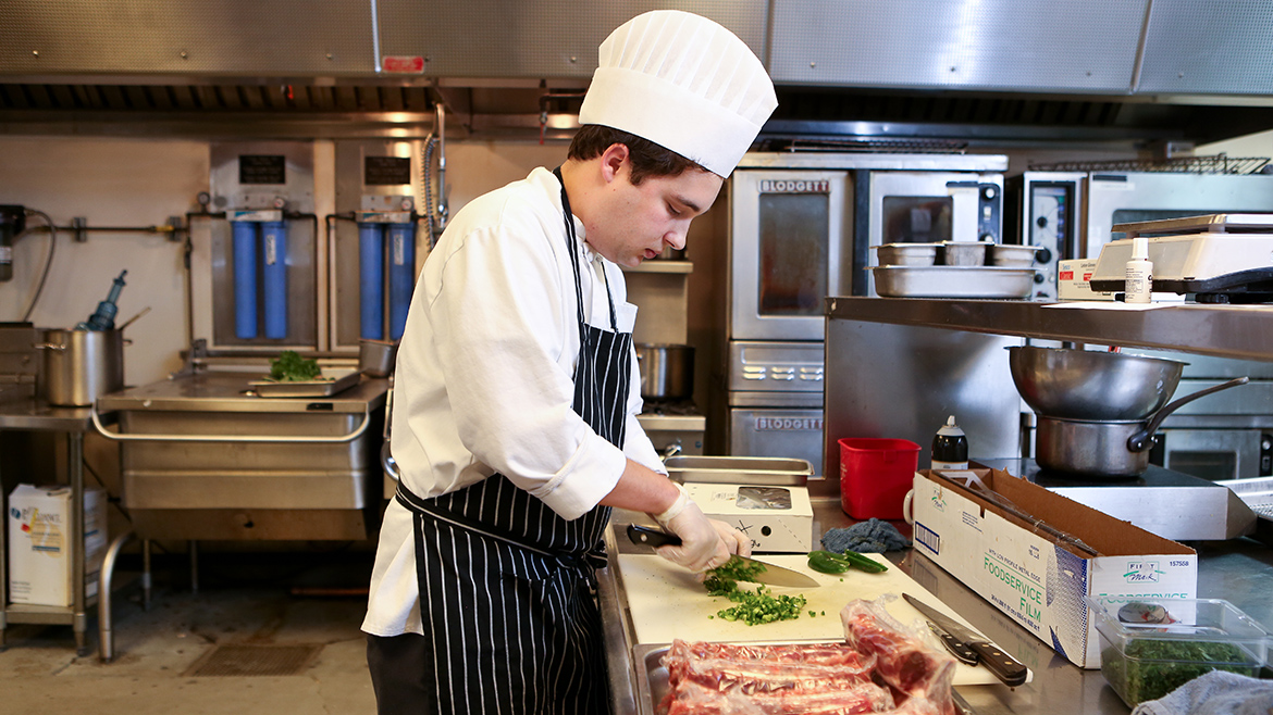 Features-MU-Chef-UniversityClub-Apprenticeship2