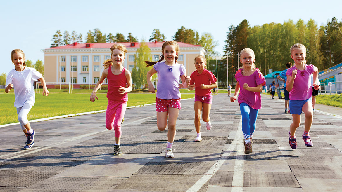 girls running