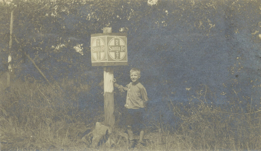 Santa Fe Trail Marker (Sara Lockwood Williams Papers, C2533. C2533-f1381-01. The State Historical Society of Missouri, Photograph Collection.)