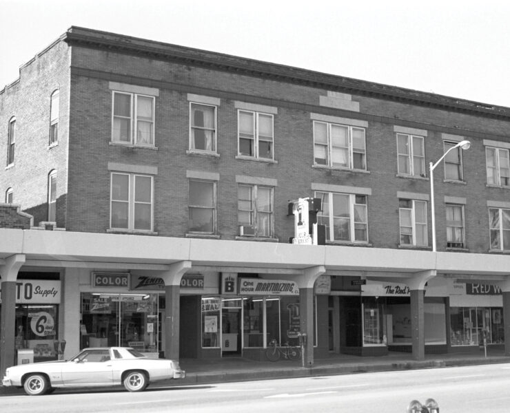 black and white historical image of a brick building on East Broadway in Columbia, Missouri