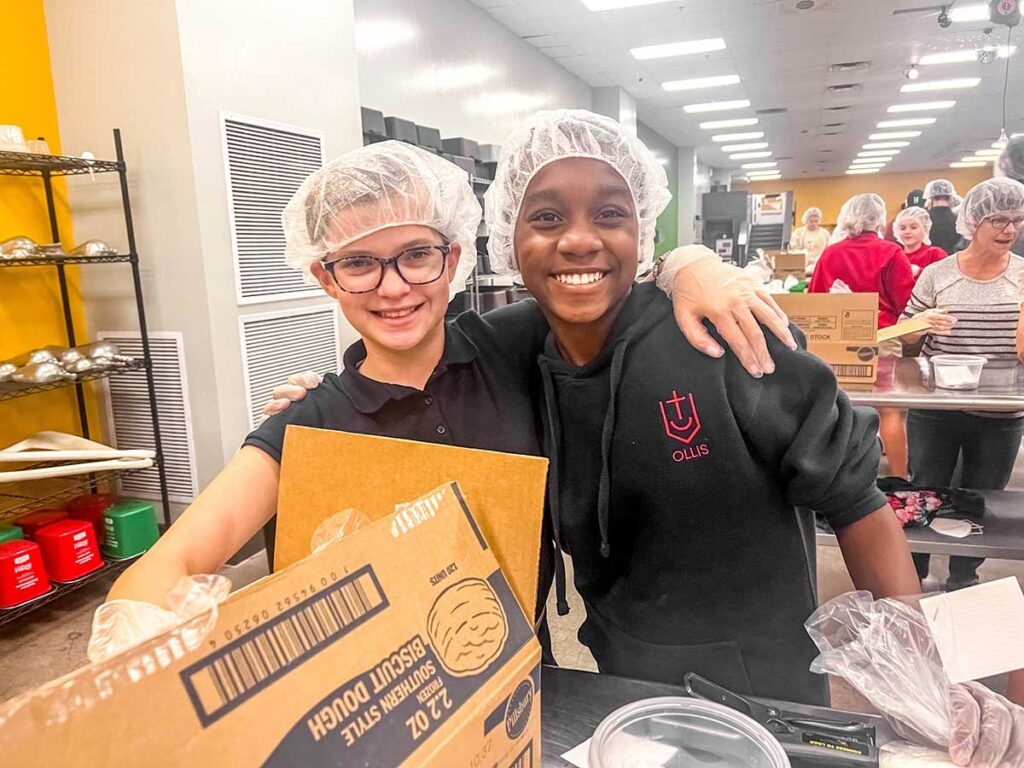 Girl Scouts From Our Lady Of Lourdes Como Web Interparish School Volunteer At The Food Bank Courtesy Of The Food Bank For Cen