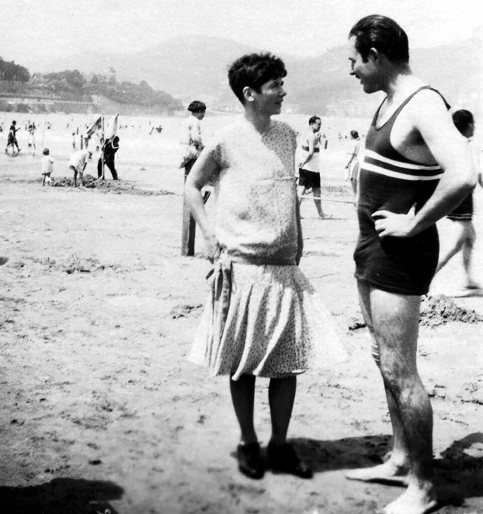 Ernest and Pauline Hemingway, San Sebastian, circa September 1927. Public domain.