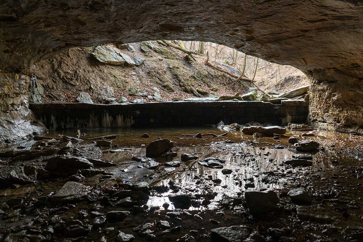 Como Web Hiking Hiking Pic Rock Bridge Adobe Stock