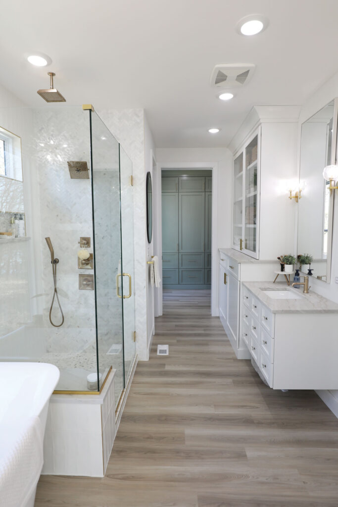 https://comomag.com/wp-content/uploads/2023/07/olive-tree-interior-of-primary-bathroom-full-683x1024.jpg