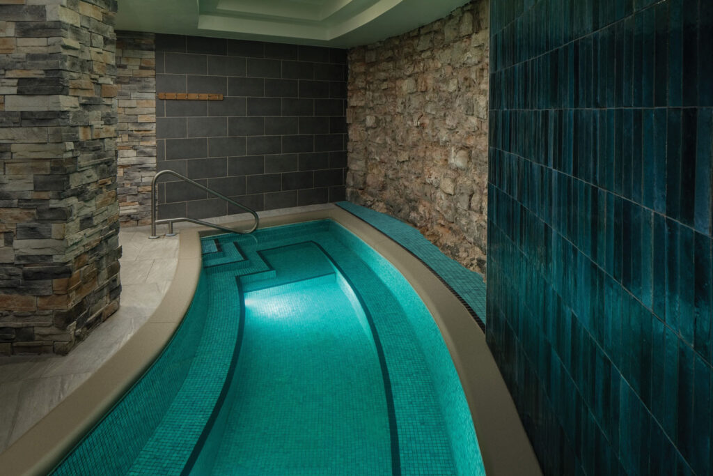 The Elms Hotel and Spa: Grotto Hot Tub