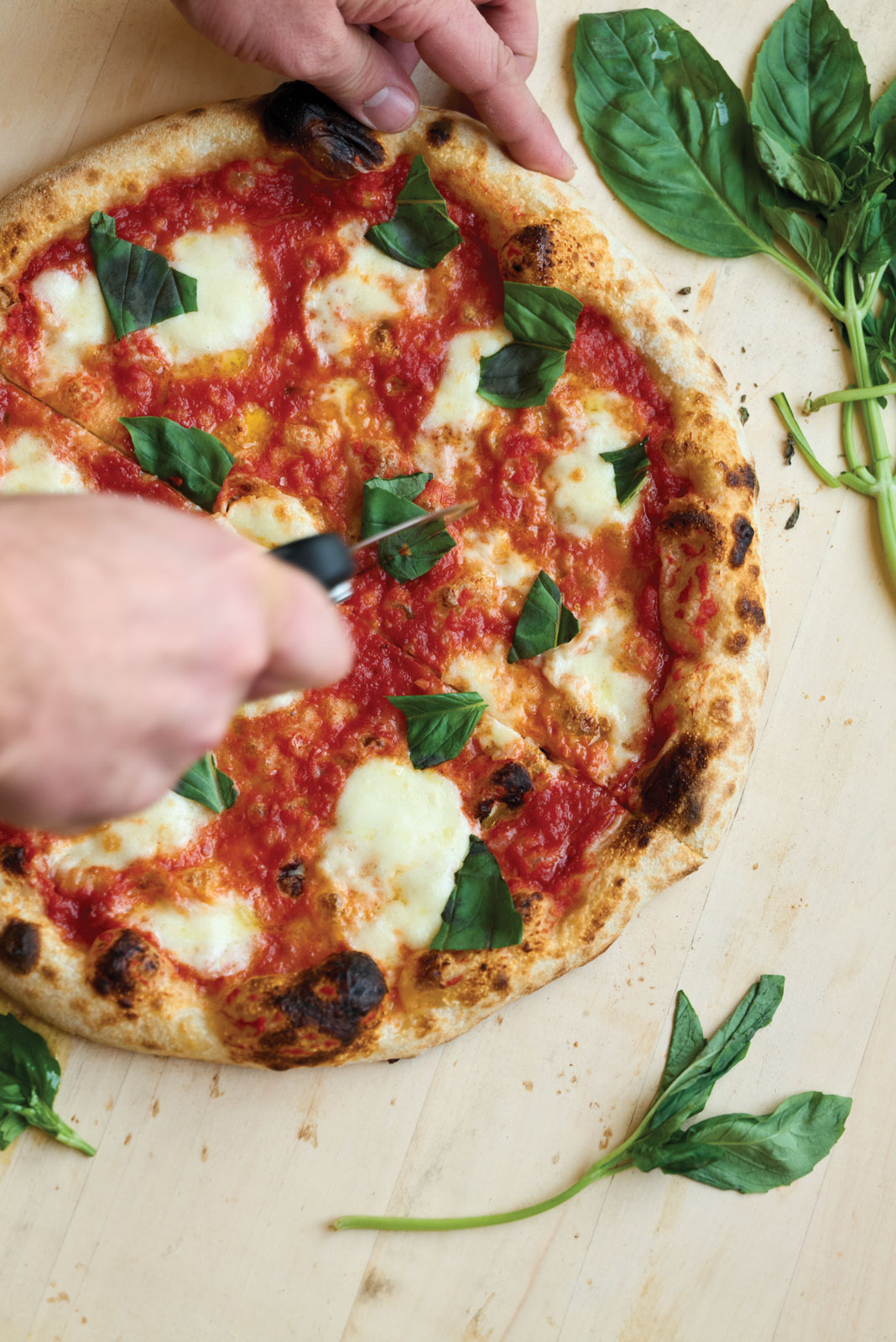 Endwell Taverna slicing the pizza