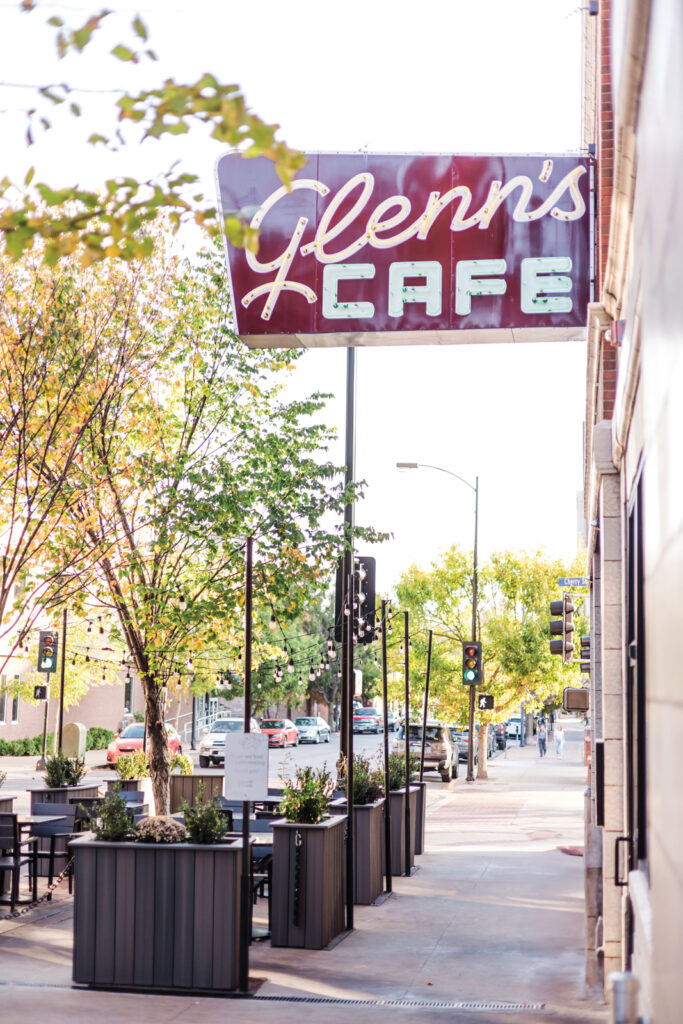 Glenns Cafe Exterior Signage