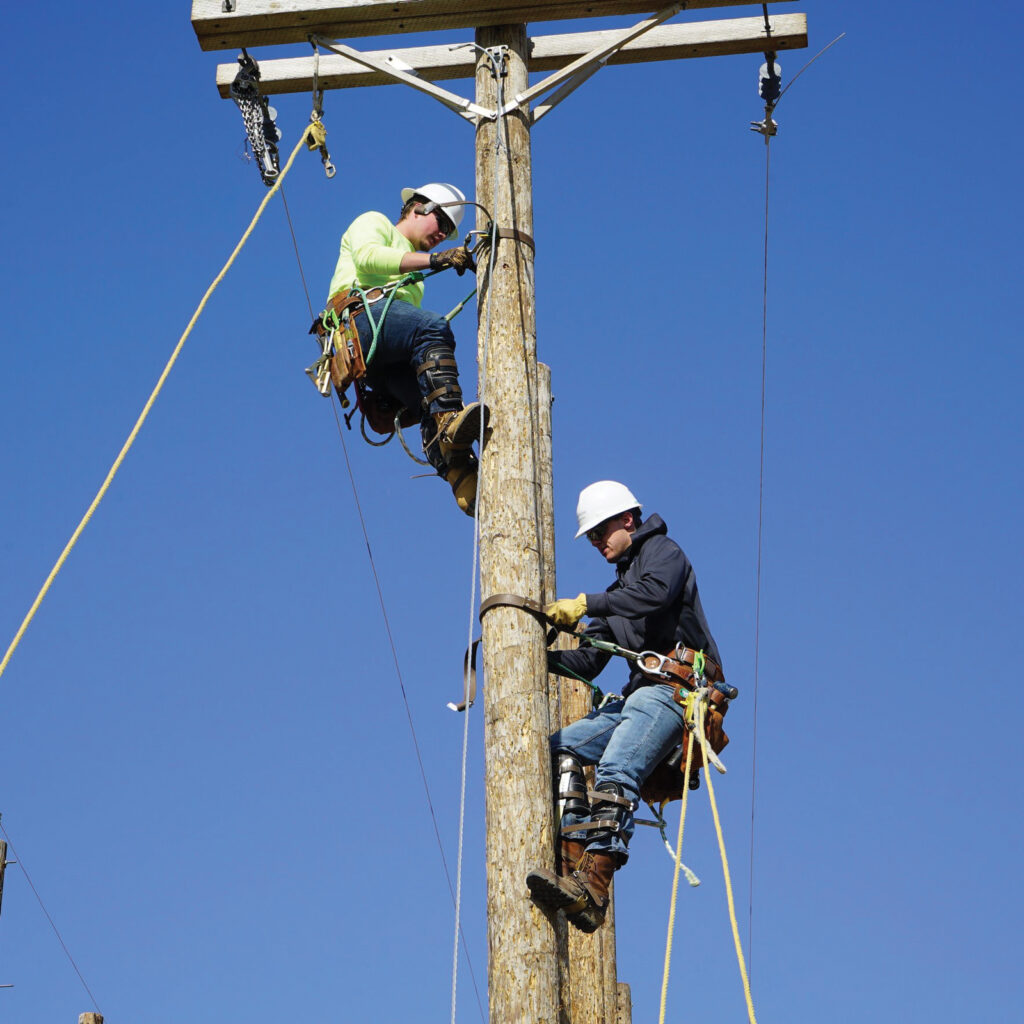 State Tech Lineman Students On The Job