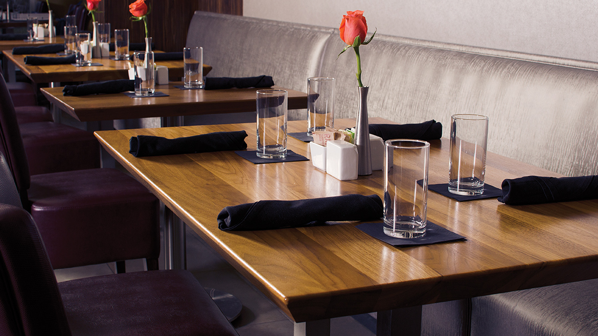 BusinessUpdate-TheBroadwayHotel-ElevenEleven-tablesetting