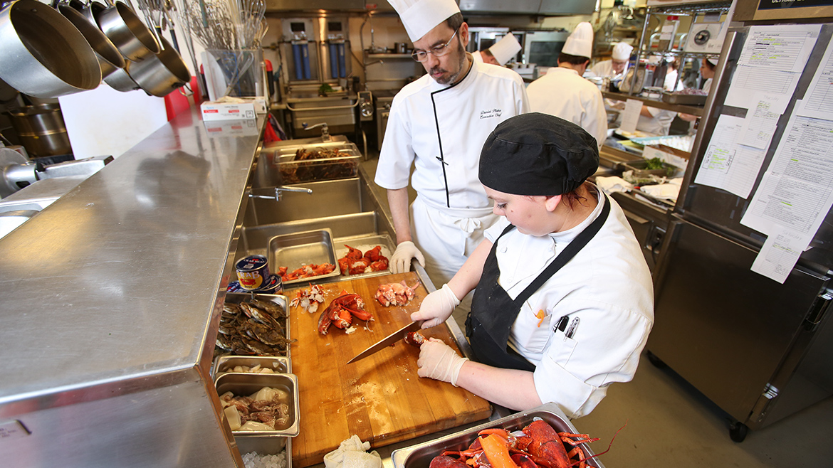 Features-MU-Chef-UniversityClub-Apprenticeship3