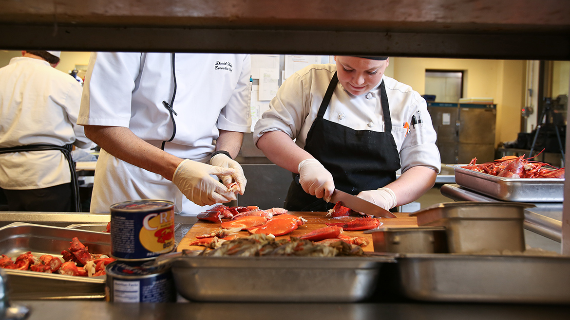 Features-MU-Chef-UniversityClub-Apprenticeship5