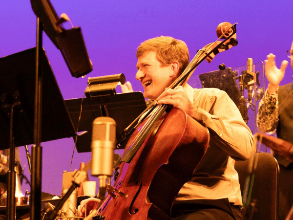 Stefan Freund preforming