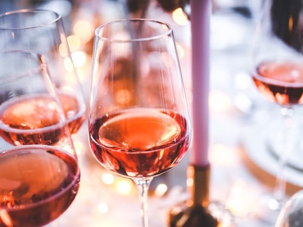 alcohol-party-glass-table