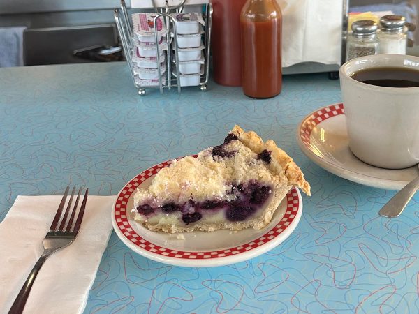 broadway-diner-jasper-blueberry-pie-featuredimage