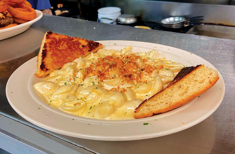 Flat Branch Pub and Brewing: Paul's Six Cheese Mac and Cheese