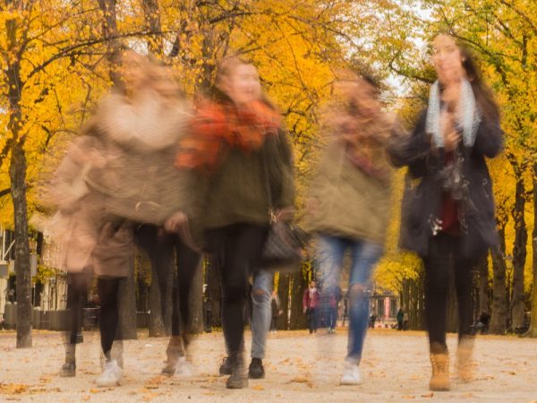 girls-in-fall