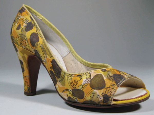 A-piece-from-the-MOda-200-Missouri-Style-Makers-Merchants-Memories-exhibit
