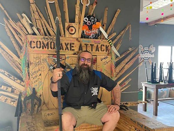 COMO_WEB_witches-and-wizards-throne