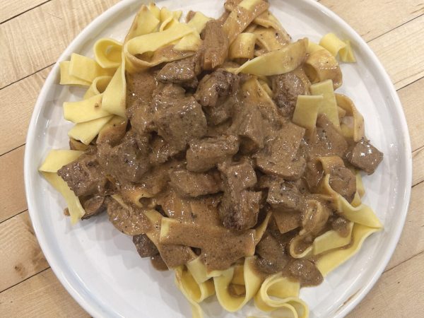 a-plate-of-prepared-beef-stroganoff-over-egg-noodles-e1738772740311