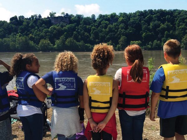 featured-a-group-of-students-at-the-missouri-river