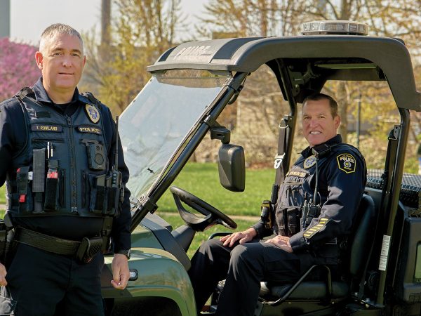 featured-homeless-outreach-officers-drive-golf-cart-through-downtown-1