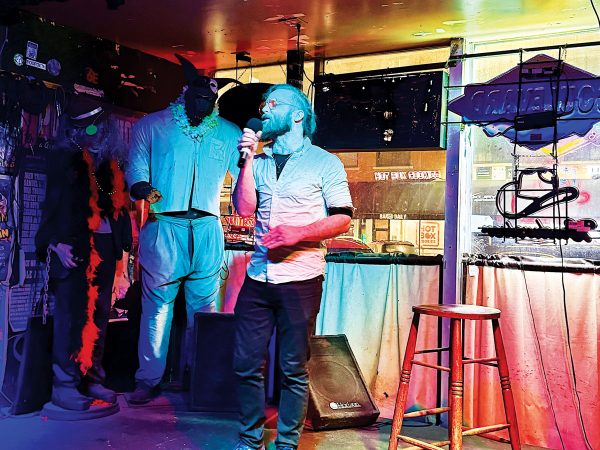 featured-karaoke-performer-gianni-vitale-performing-at-eastside-tavern