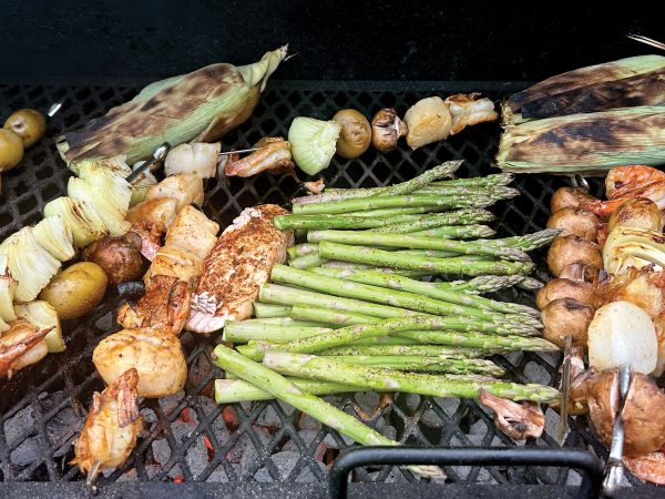 featured-vegetables-and-seafood-on-a-grill