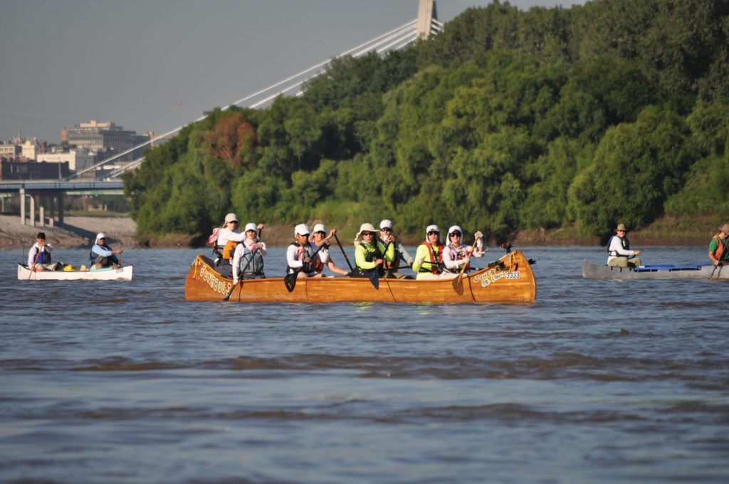 Mr 340 Participants Paddle By Competing Boats Alex Prentice