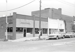 shakespeares-pizza-historic-exterior-photo