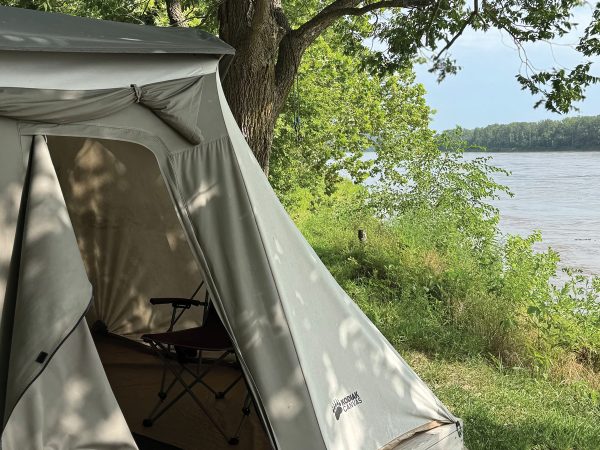 featured-glamping-tent-on-the-missouri-river