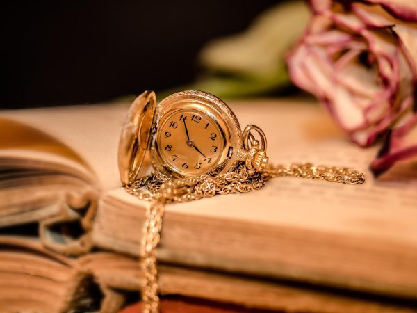 myriams-fotos-clock-2133825_1920